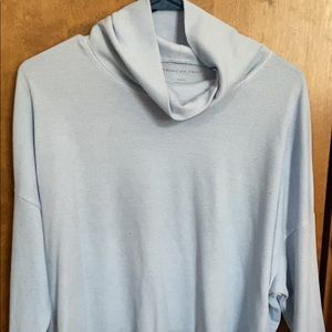 American Eagle Mock Turtle Neck. Medium.